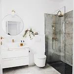 Voya - A Luxury Oasis In The Old Town *