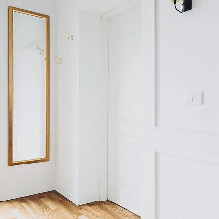 Voya - A Luxury Oasis In The Old Town Apartment Brasov