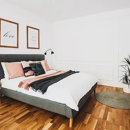 Voya - A Luxury Oasis In The Old Town Apartment *