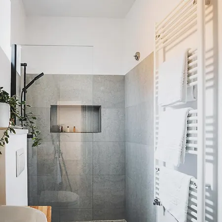 Voya - A Luxury Oasis In The Old Town Apartment