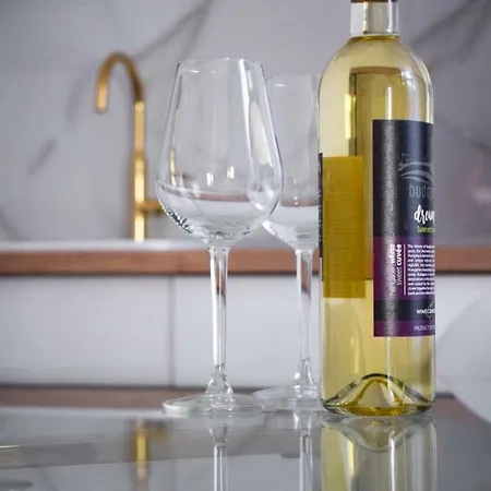 Voya - A Luxury Oasis In The Old Town Appartamento