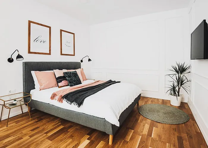 Voya - A Luxury Oasis In The Old Town Apartment *