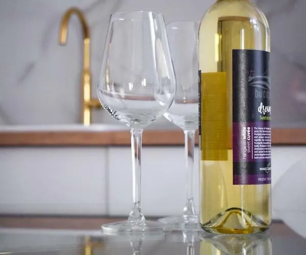 Voya - A Luxury Oasis In The Old Town Apartment